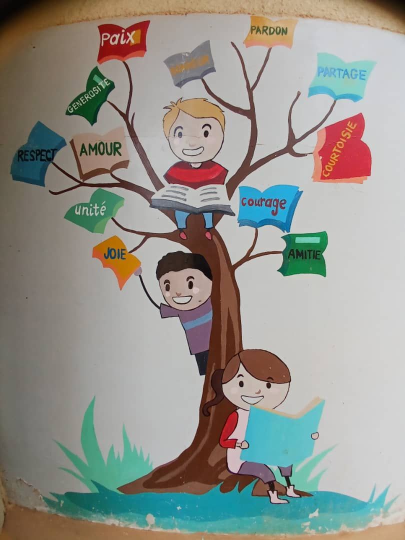 Élève en tenue traditionnelle